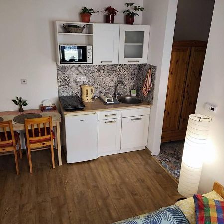 Lovely Fully-Equipped Studio In Tisa Village. Rocks Only 5 Minutes Walk Buitenkant foto