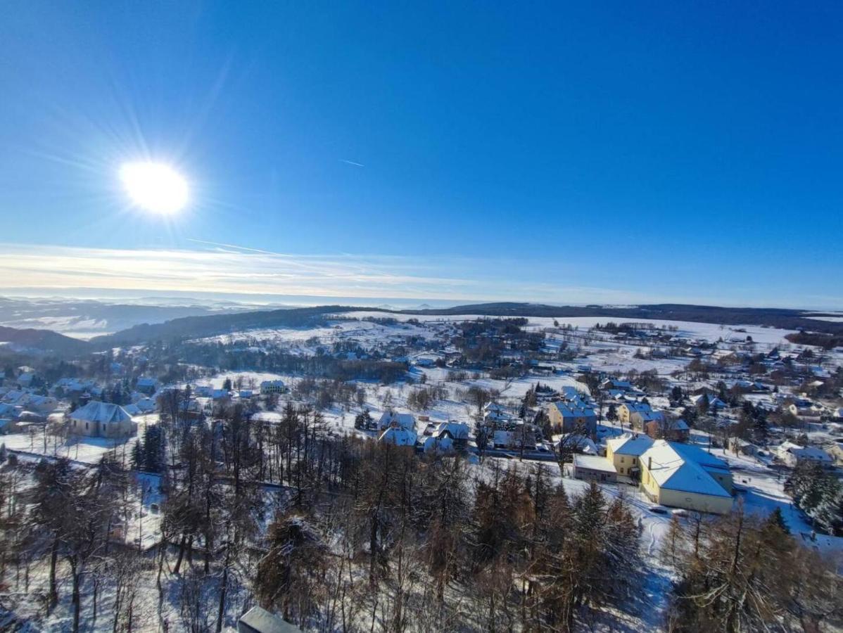 Lovely Fully-Equipped Studio In Tisa Village. Rocks Only 5 Minutes Walk Buitenkant foto