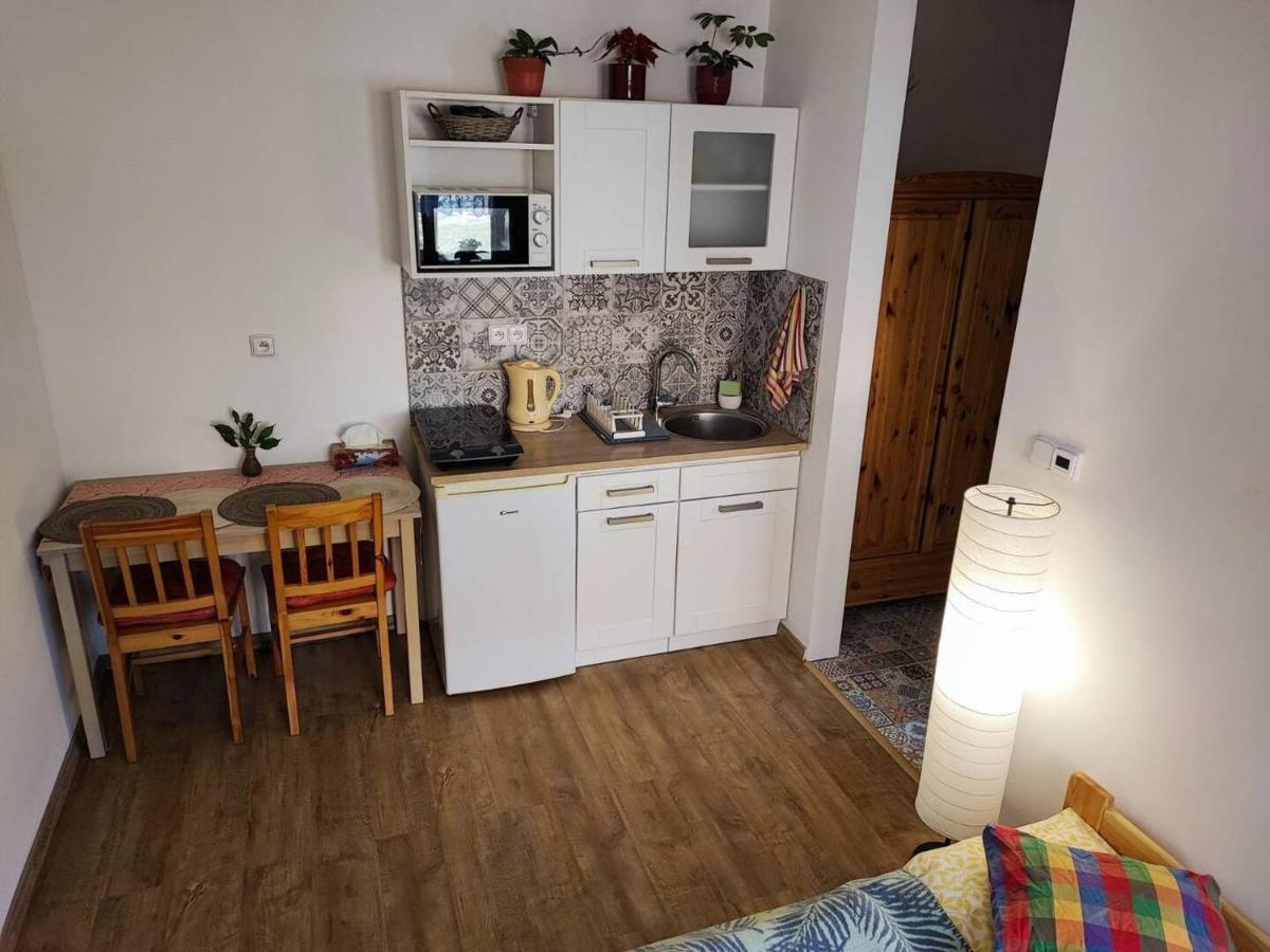 Lovely Fully-Equipped Studio In Tisa Village. Rocks Only 5 Minutes Walk Buitenkant foto